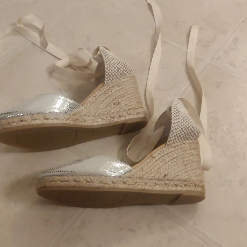 New!Gaimo Silver Tone Espadrille Closed Toe Wedge Sandals Y2K Cottagecore Coasta